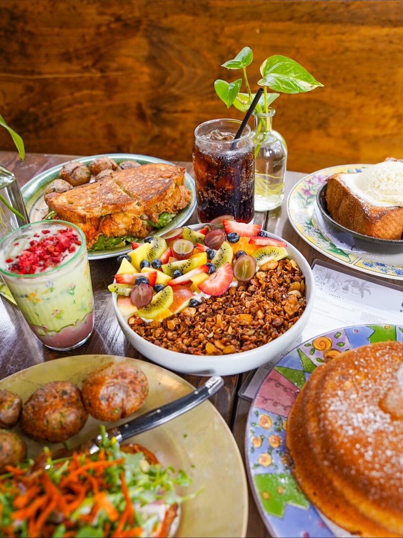 Hen Mother Cookhouse